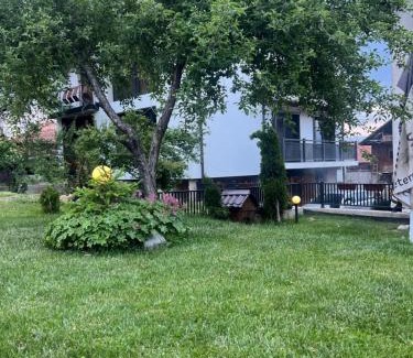 Dobrinishte House | Family-Friendly Guest House Raffe with Hot Tub & 9/10 Rating