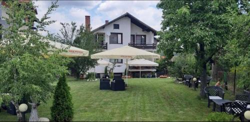 Dobrinishte House | Family-Friendly Guest House Raffe with Hot Tub & 9/10 Rating