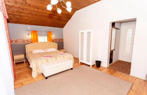Haljala Parish House | Guest House Rannaliiv: Oceanfront Retreat with Hot Tub