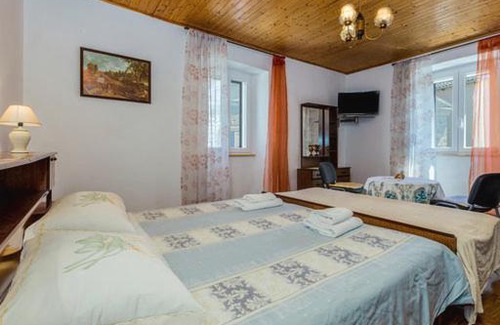 Bale House | Cozy Guest House Robert i Mirna with Oceanfront Views