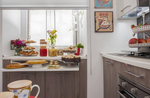 Prati House | Guest House 'Rome's Heart - Violet Room' with Wi-Fi and Air Conditioning