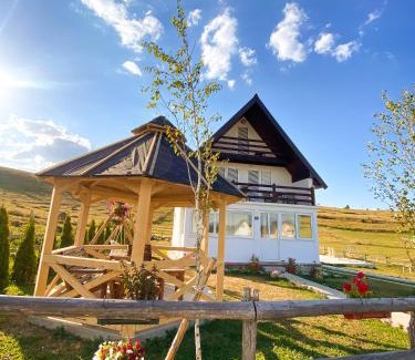 Zabljak Villa | Guest House SARA: Top-Rated Stay with Breakfast & Kitchen