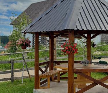 Zabljak Villa | Guest House SARA: Top-Rated Stay with Breakfast & Kitchen