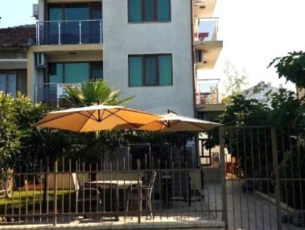 Primorsko House | Family-Friendly Guest House Beglik Tash with High Ratings