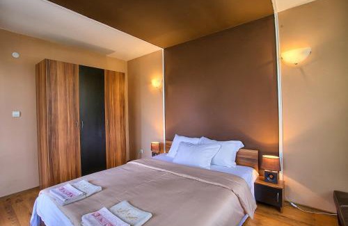 Tsigov Chark House | Oceanfront Guest House Slunchev Cviat with Pool & Spa