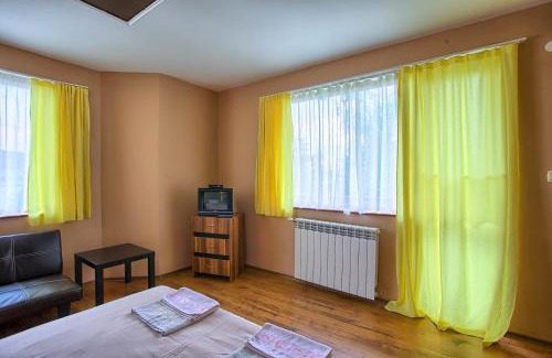 Tsigov Chark House | Oceanfront Guest House Slunchev Cviat with Pool & Spa