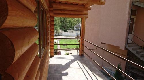 Shaian Cabin | Enchanting Guest House Smerichka with Pool & Hot Tub