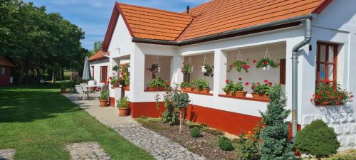 Mariapocs House | Top-Rated Guest House St. Mária with Family-Friendly Amenities