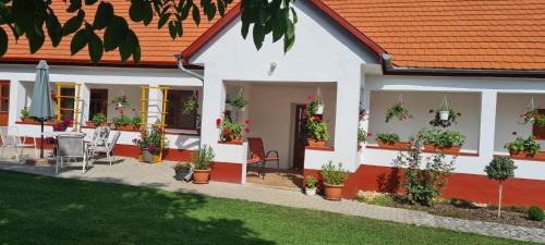 Mariapocs House | Top-Rated Guest House St. Mária with Family-Friendly Amenities