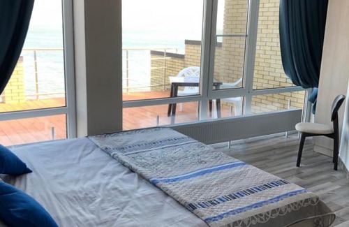 Taganrog House | Cozy Guest House Storm with Ocean View and Kitchen Access
