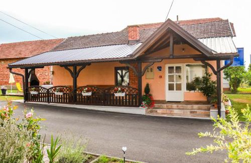 Karlovac Apartment | Relaxing Studio Apartment Marina with Outdoor Jacuzzi