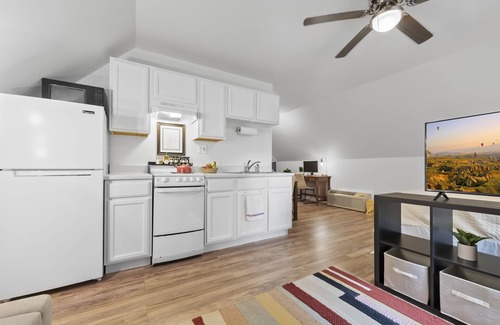 Austell Apartment | Cozy Guest House Studio with King Bed & Fast Wi-Fi