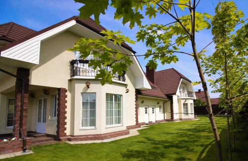 Petrozavodsk House | Top-Rated Guest House Sunny with Kitchen Amenities