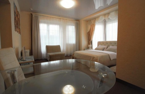 Petrozavodsk House | Top-Rated Guest House Sunny with Kitchen Amenities