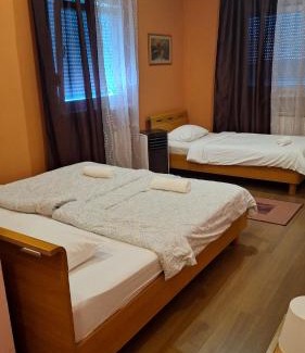 Dugo Selo House | Cozy Guest House Sv. Nikola: Family-Friendly with Breakfast