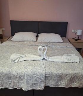 Dugo Selo House | Cozy Guest House Sv. Nikola: Family-Friendly with Breakfast