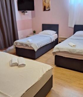 Dugo Selo House | Cozy Guest House Sv. Nikola: Family-Friendly with Breakfast