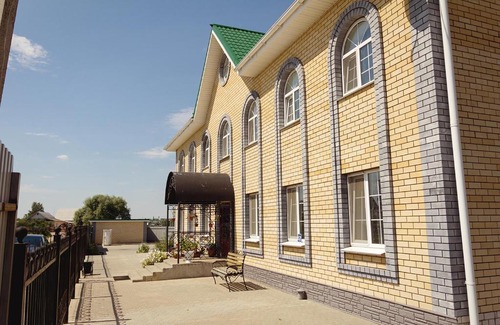 Diveevo House | Cozy Guest House Svetoch with Hot Tub & Kitchen Amenities