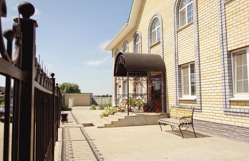 Diveevo House | Cozy Guest House Svetoch with Hot Tub & Kitchen Amenities