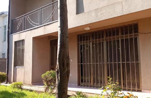 Bole Villa | Cozy Guest House with Three Bedrooms and Green Area