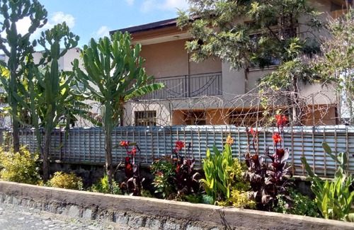 Bole Villa | Cozy Guest House with Three Bedrooms and Green Area