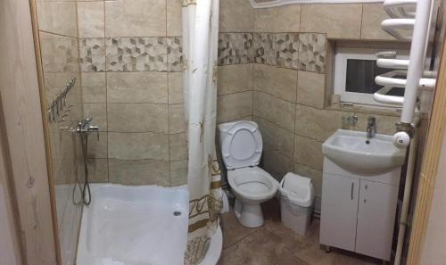Yaremche Cabin | Cozy Guest House U Myrona: Pet-Friendly with Family Amenities