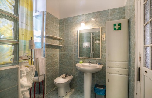 Santa Maria e Sao Miguel House | Affordable Guest House VC17 with 9/10 Review Score