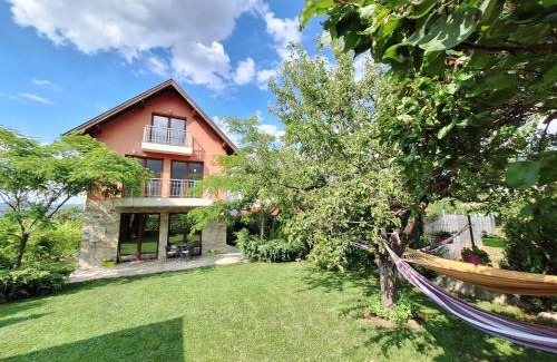 Sapareva Banya House | Discover Guest House Vessyta: Family-Friendly Oasis