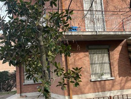 Reggio nell'Emilia House | Cozy Guest House Via Emilia: Family-Friendly & Convenient