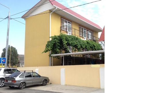 Verkhne-Imeretinskaya Bukhta House | Pet-Friendly Guest House Victoria with Kitchen Amenities