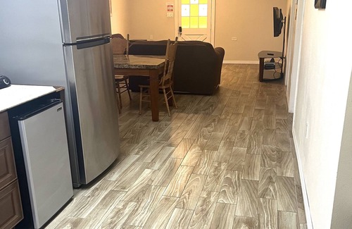 Leesburg House | Inviting Guest House with Pool & Boat Parking Amenities