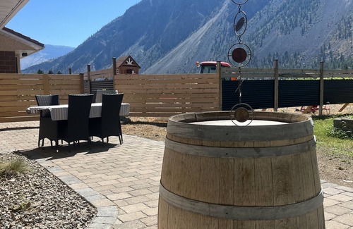 Okanagan-Similkameen House | Scenic Guest House with Vineyard Strolls & Mountain Views
