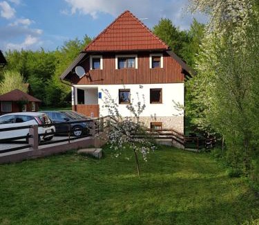 Mukinje House | Cozy Guest House Wolf: Pet & Child Friendly Retreat