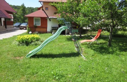 Mukinje House | Cozy Guest House Wolf: Pet & Child Friendly Retreat