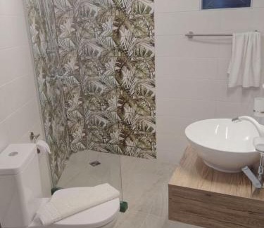 Trakata House | Welcoming Guest House Yanita: Pool and Hot Tub Retreat