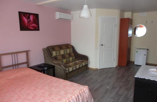 Gelendzhik House | Budget-Friendly Guest House Yuzhanka with Kitchen Amenities