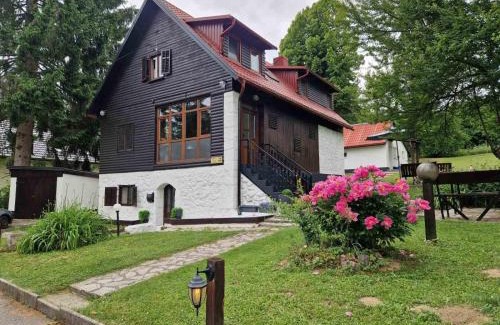 Mukinje House | Exceptional Guest House Zeder - Family-Friendly with Kitchen