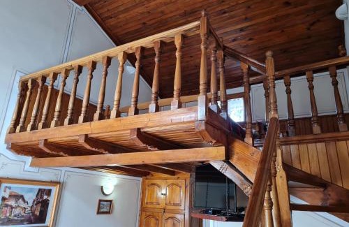 Koprivshtitsa House | Pet-Friendly Guest House Zlatniyat Telets with Hot Tub