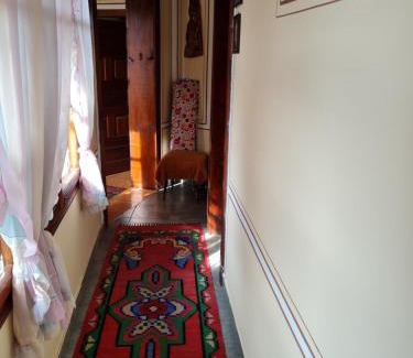 Koprivshtitsa House | Pet-Friendly Guest House Zlatniyat Telets with Hot Tub