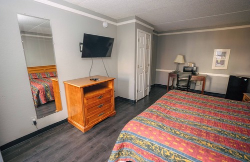 Peachtree Corners Hotel | Welcoming Guest Inn & Suites: Pool, Spa, and Family Fun