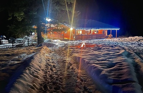 Lumby House | Guest Lodge in the BC Mountains!