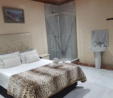 Storms River House | Discover Guest Lodge on the Edge with Pool & Family Fun