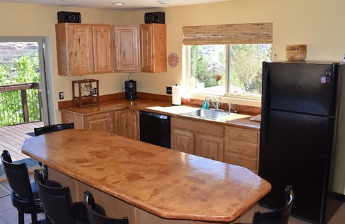 Moab South Valley House | Guest Nest 360: Remote Work Haven with Scenic Views