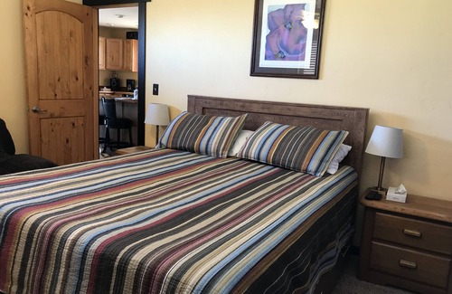 Moab South Valley House | Guest Nest 360: Remote Work Haven with Scenic Views