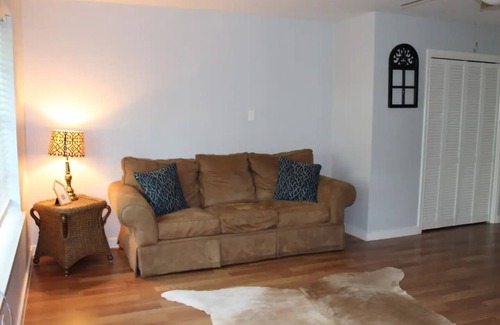 DeSoto House | Budget-Friendly Guest Quarters: Country in the City Escape