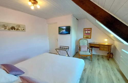 Mahalon House | Guest Room 1 with Shared Terrace, Shared Garden and Wi-Fi