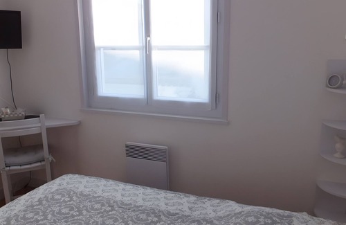 Ars-en-Re Bed & Breakfast | Guest Room - 2 with Shared Garden and Air Conditioning