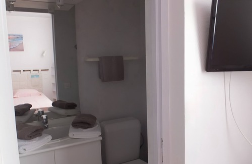 Ars-en-Re Bed & Breakfast | Guest Room - 2 with Shared Garden and Air Conditioning