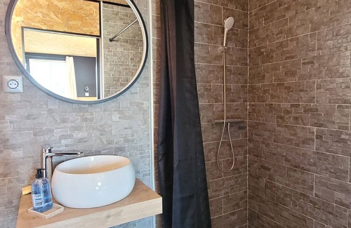 Villeneuve-de-Berg Bed & Breakfast | Guest Room '315' with Mountain View, Private Pool and Wi-Fi