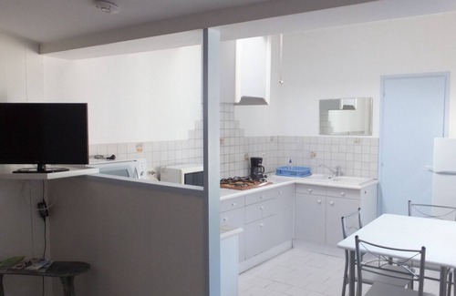 Ars-en-Re Bed & Breakfast | Guest Room 3 - "The Studio" with Shared Garden